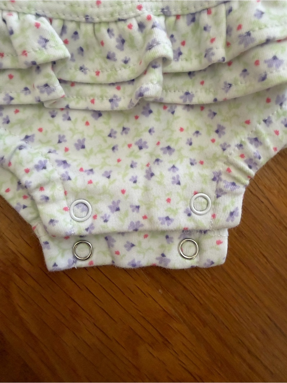 Kissy Kissy onesie 0-3mo - Picture 3 of 6